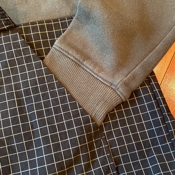 Under Armour Sweatshirt - Picture 6 of 9